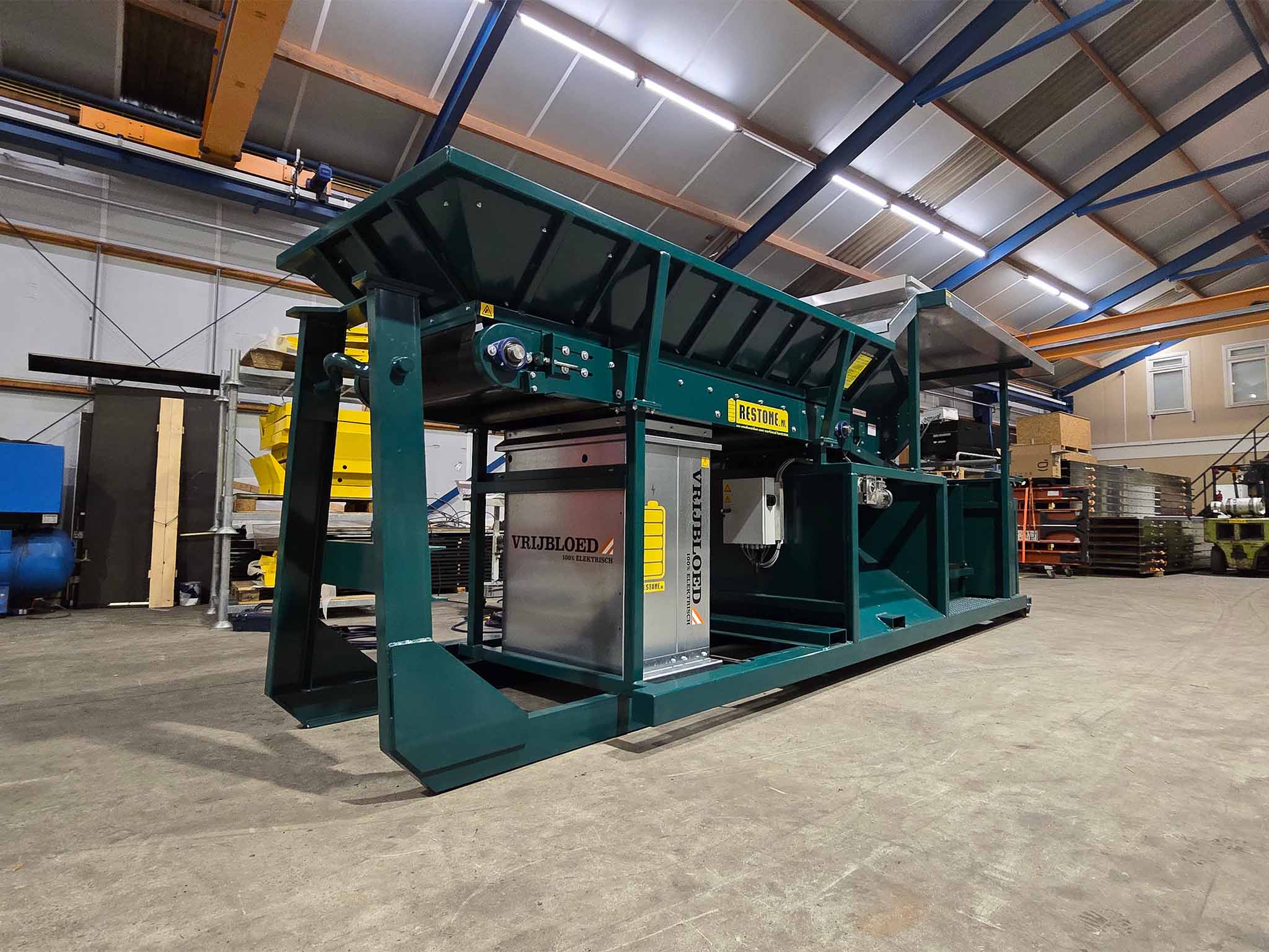 01 blom opmeer restone elektrische palletiseer unit machinaal straten
