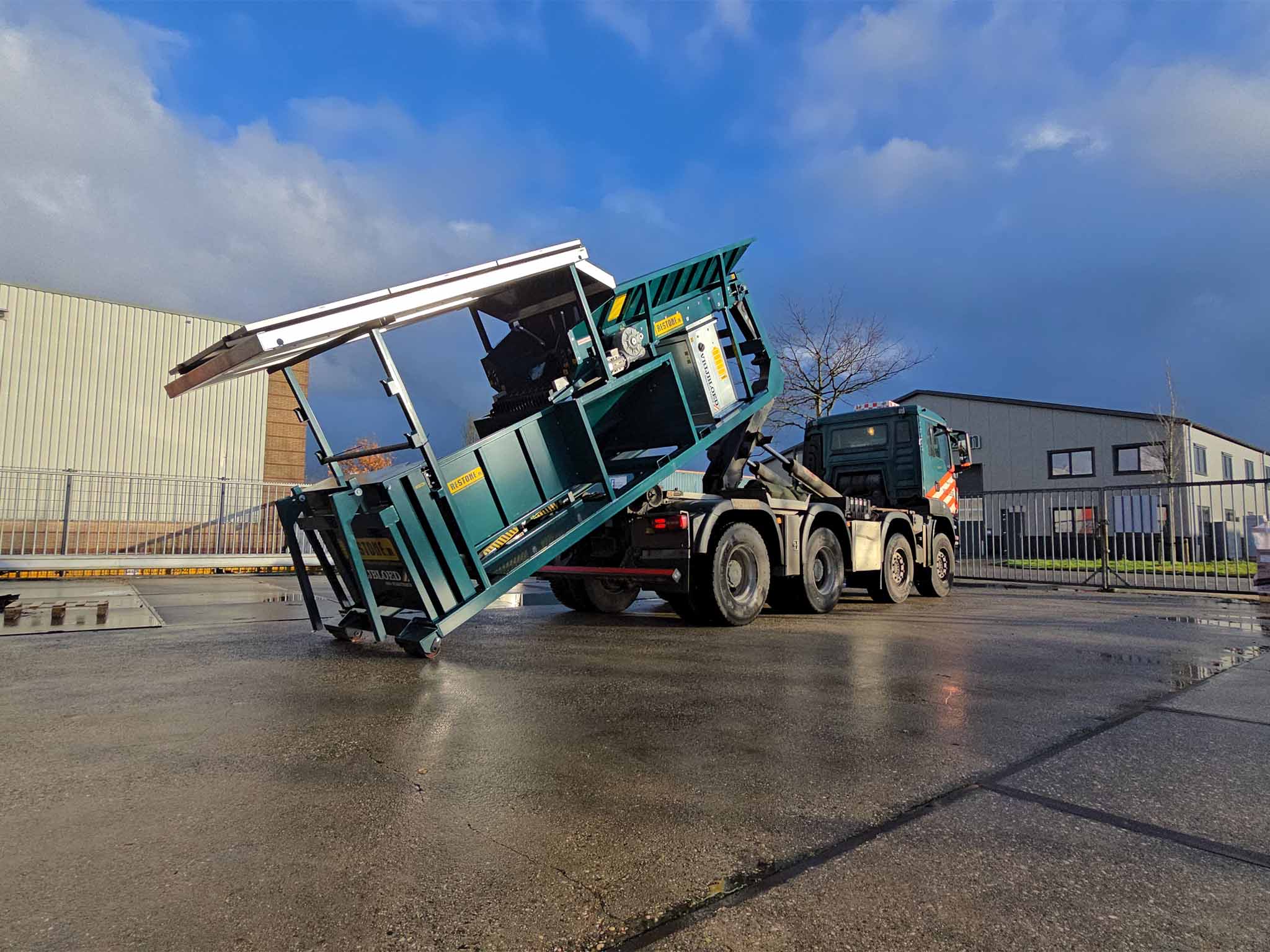 09 blom opmeer restone elektrische palletiseer unit machinaal straten